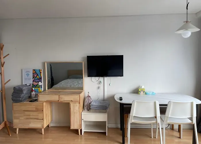 Hongdae Residence 3 - 1Min From Hongik Uni Station Exit #1