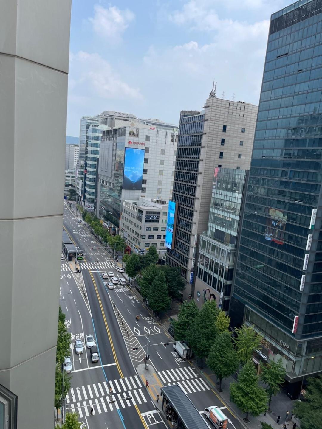 Hongdae 3 - 1min From Hongik Uni Station Exit #1 * 首爾