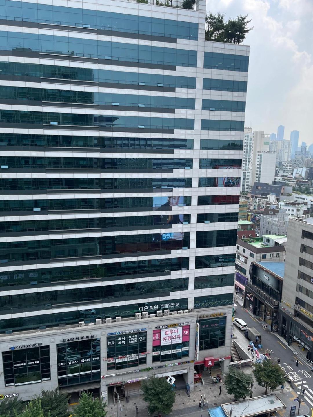 Hongdae 3 - 1min From Hongik Uni Station Exit #1 * 首爾